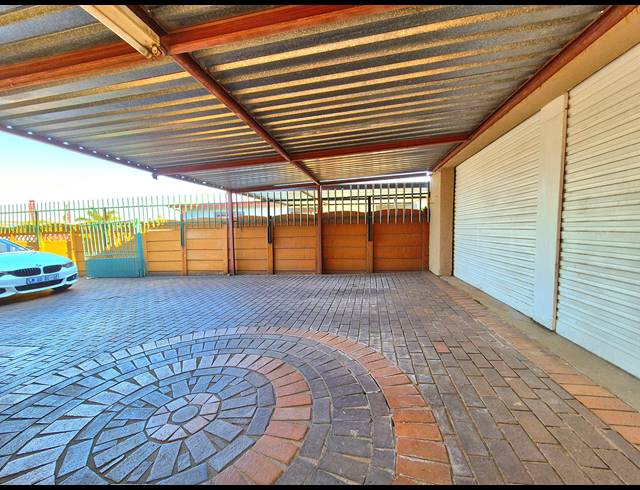 4 BEDROOM FREEHOLD FOR SALE IN VAN DYK PARK